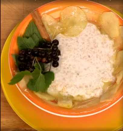 Овсянка с глазированными яблоками