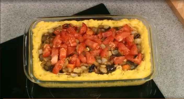 Пирог из поленты с овощами