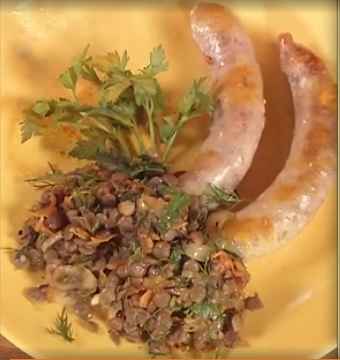 Купаты с гарниром из чечевицы