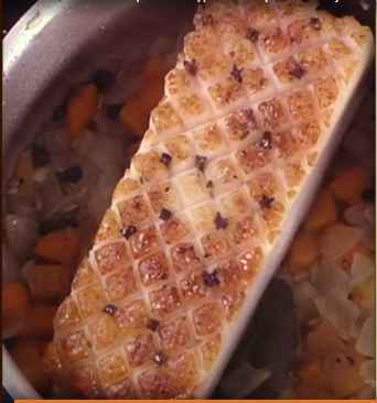 Солёное сало с овощами и гвоздикой