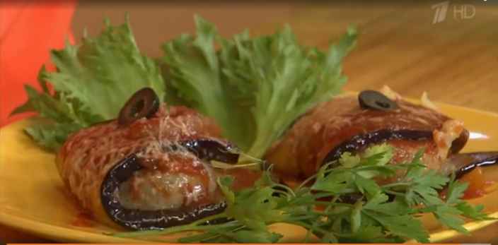 Котлеты с баклажанами и соусом лечо