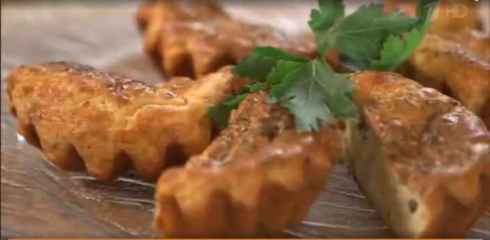 Сырные маффины с овощами