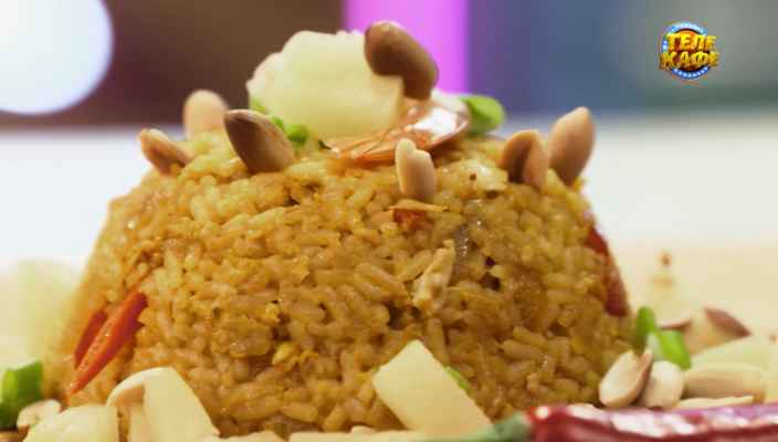 Рис по-тайски с курицей и креветками