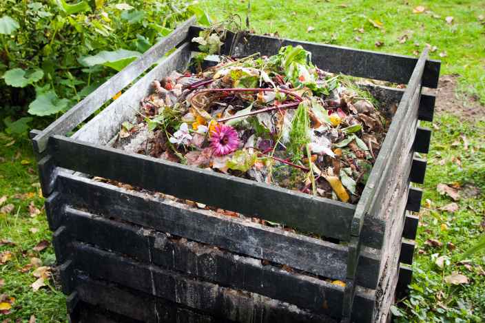 Делаем грядки из мусора
