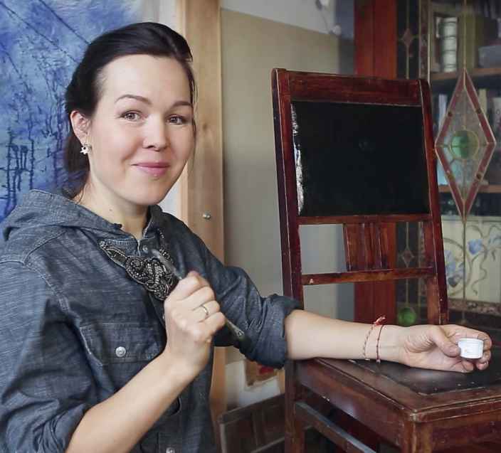 Как отреставрировать обшивку спинки стула