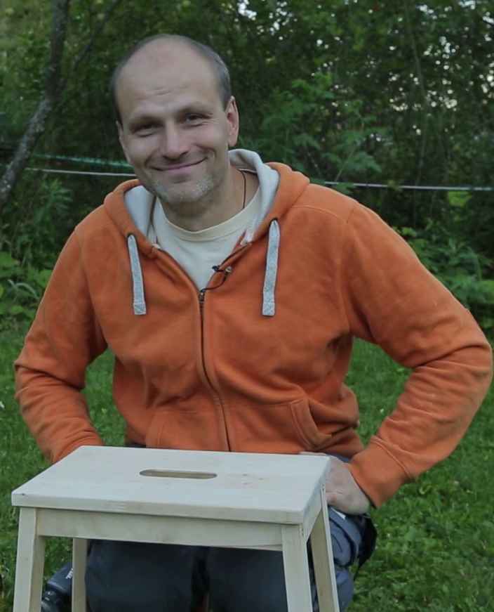 Два способа устранить мелкие вмятины на деревянной поверхности