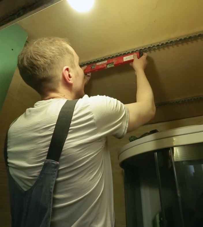 Как сделать реечный потолок в ванной. Часть 1