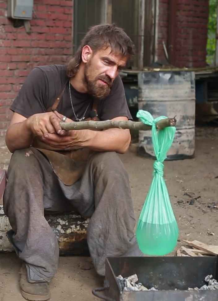 Как вскипятить воду в полиэтиленовом пакете