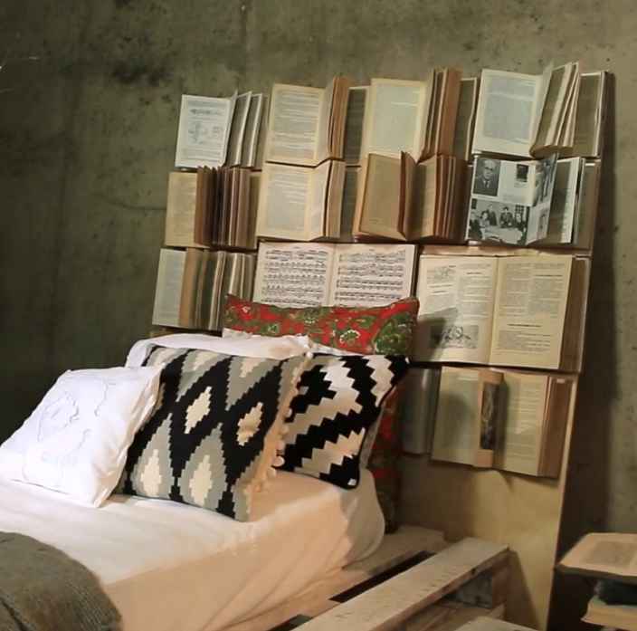 Изголовье для кровати из старых книг