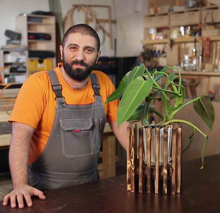 Брутальное кашпо из обожжённых деревянных реек