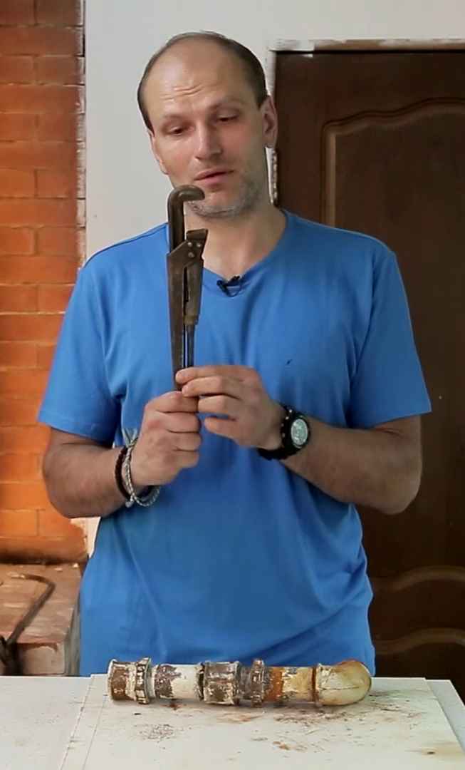 Необычное использование газового ключа