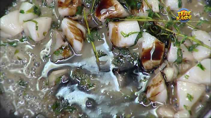 Топинг из морского гребешка и свежих трав