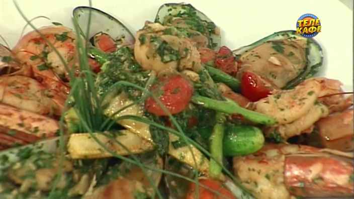 Морепродукты фламбе с овощами черри