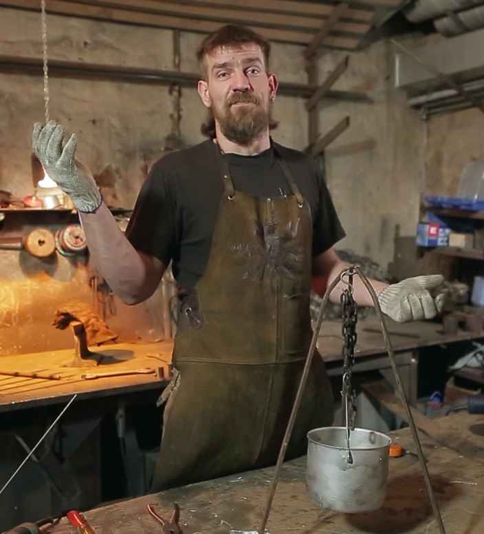 Походный котелок из старой кастрюли