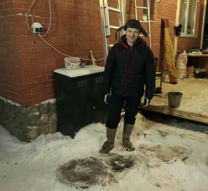 Как убрать наледь с дорожки из деревянных спилов