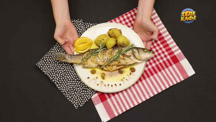 Сибас, запечённый в духовке с картофелем