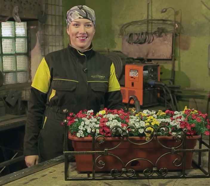 Как сделать цветочницу из металла