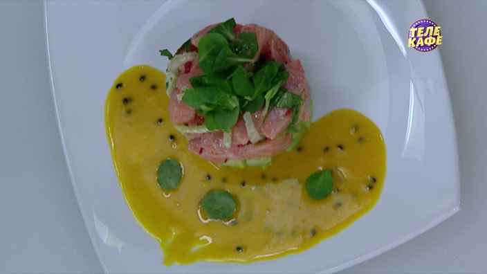 Севиче из лосося с соусом из манго и маракуйи