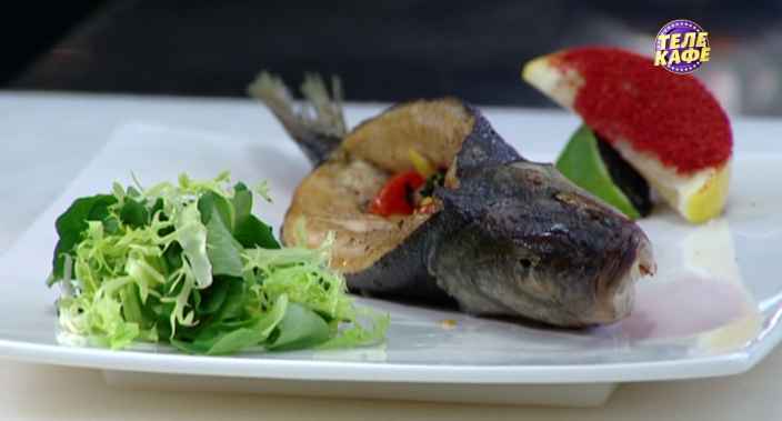 Сибас, фаршированный каперсами и помидорами черри