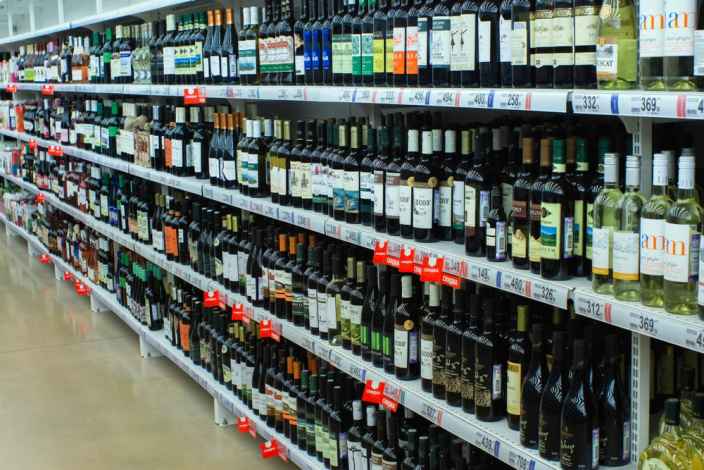 В России хотят запретить продавать алкоголь после 22:00