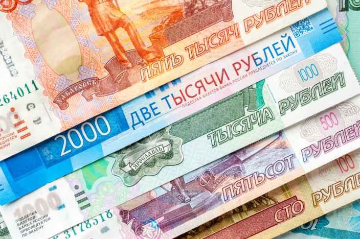 Эксперты ВШЭ назвали дату, когда в России откажутся от наличных