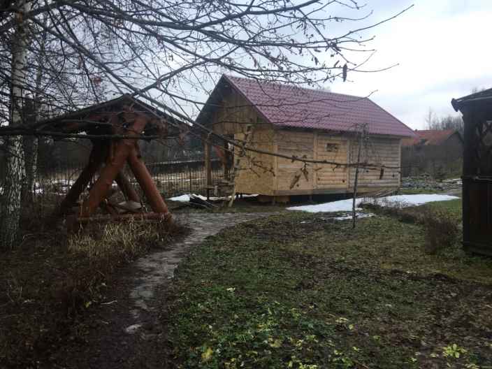Добрый день! От старых хозяев осталась недостроенная баня с зоной отдыха! Если Вы практикуете переде