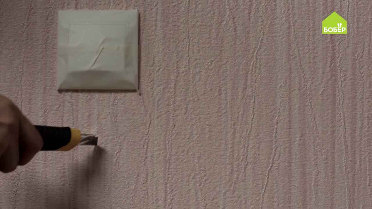 Удаляем флизелиновые обои