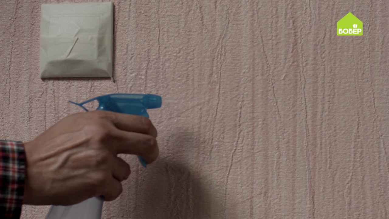 Удаляем флизелиновые обои