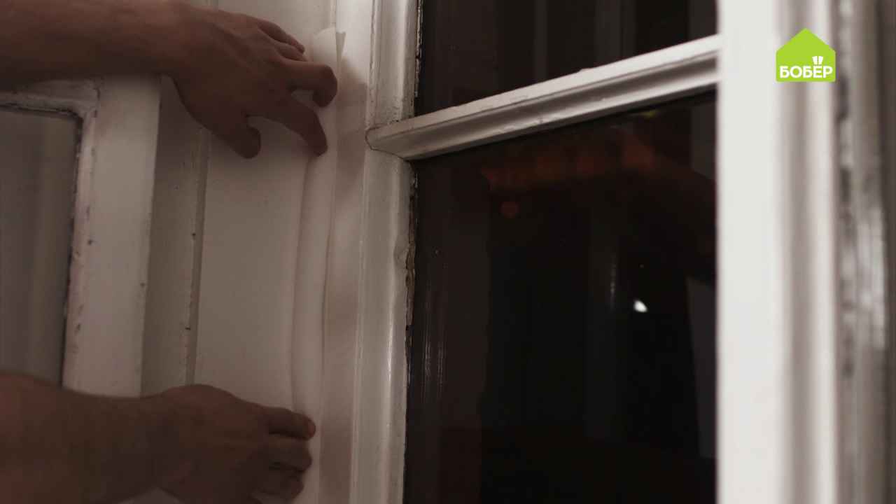 Утепляем окна поролоном и малярным скотчем